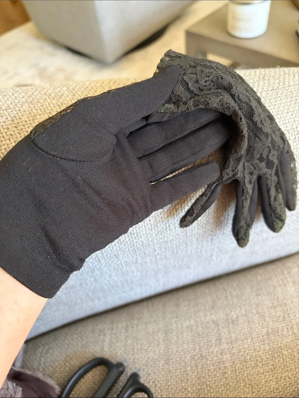 Elegant Black Lace Women's Gloves